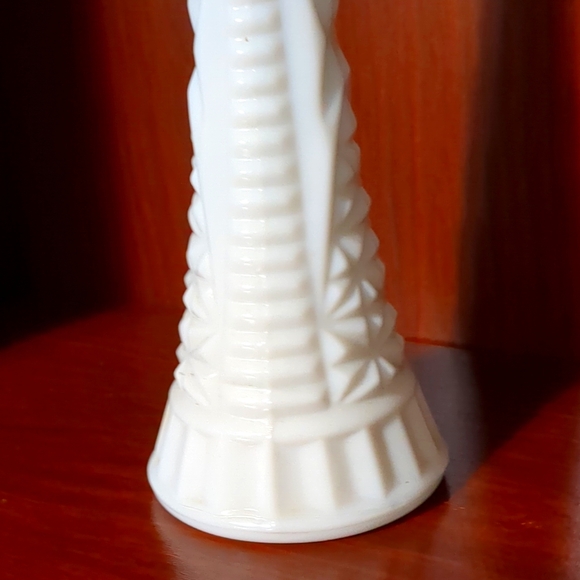 VINTAGE WHITE MILK GLASS - Picture 2 of 4